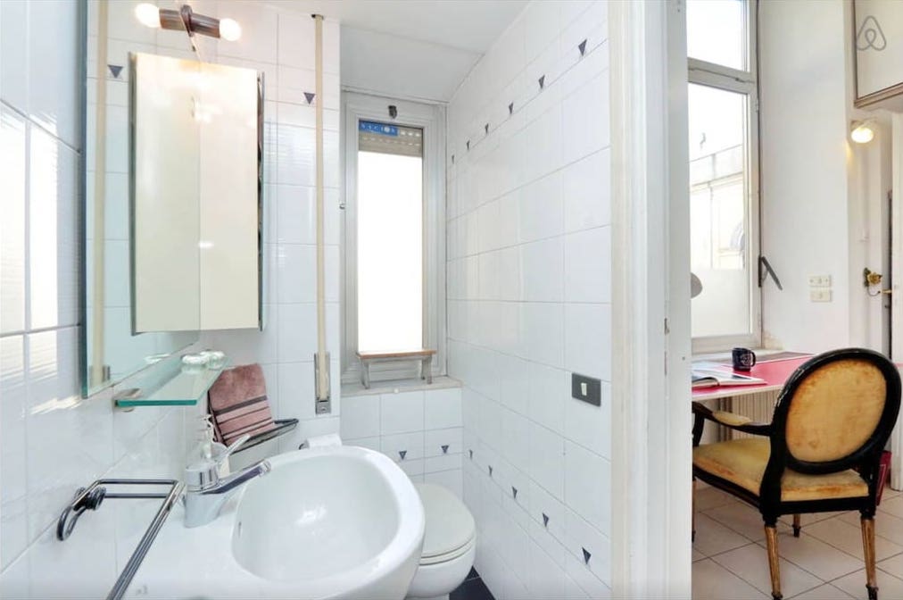 Rome Colosseum Loft (Airbnb): Bathroom (Right Side)