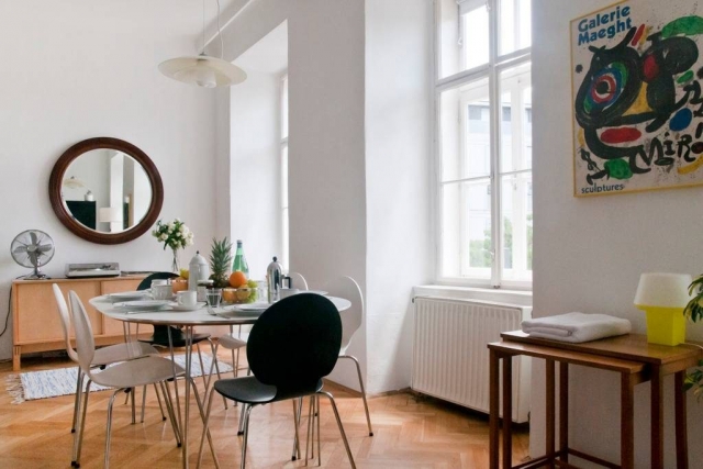 Bright & Central Vienna Airbnb Apartment: Living Room & Dining Area
