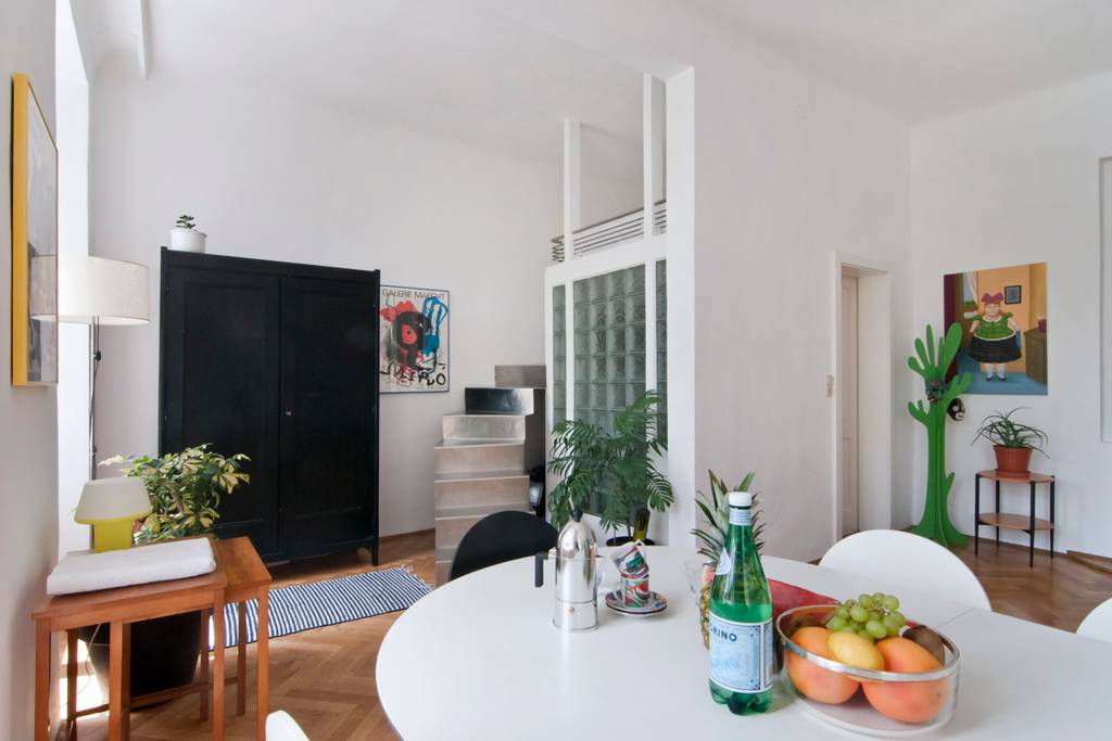 Bright & Central Vienna Airbnb Apartment: Loftbed