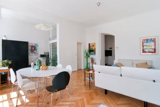 Bright & Central Vienna Airbnb Apartment