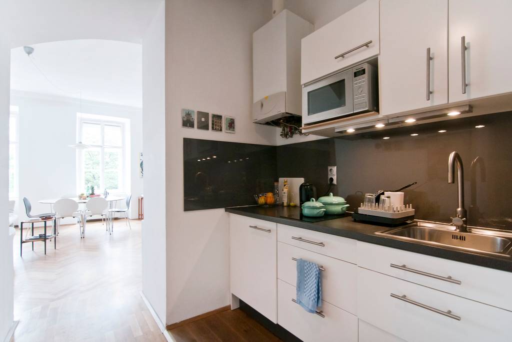 Bright & Central Vienna Airbnb Apartment: Kitchenette